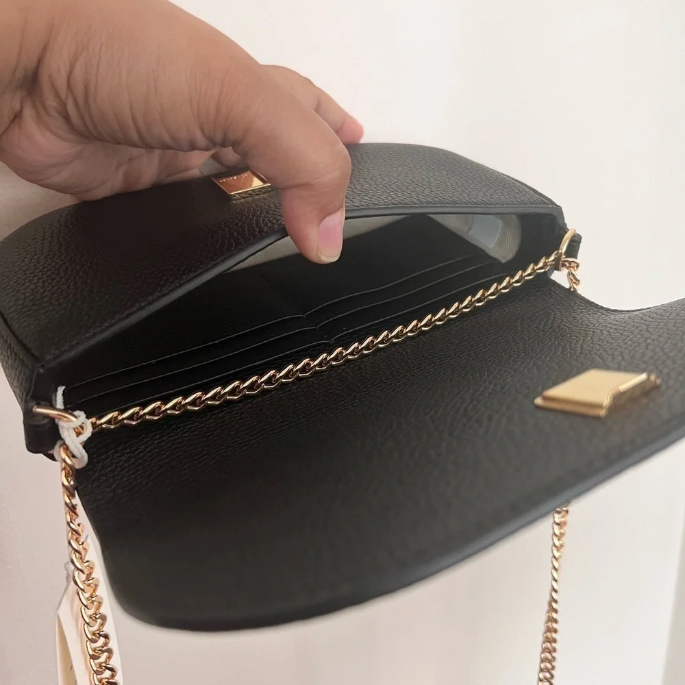 TORY BURCH• CHELSEA CROSSBODY PEBBLE LEATHER BLACK GOLD LOGO